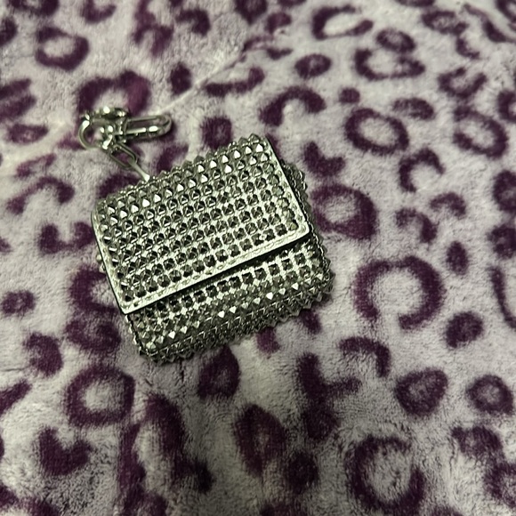 Michael kors collectors edition sparkly clutch with air pods case - Picture 4 of 4